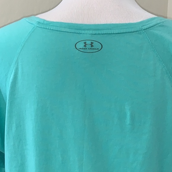 UNDER ARMOUR SIZE MEDIUM SUPER SOFT LONG SLEEVE TOP - Picture 5 of 6